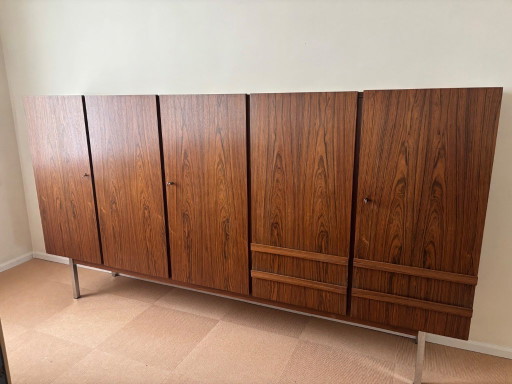 Kast van palissander fineer