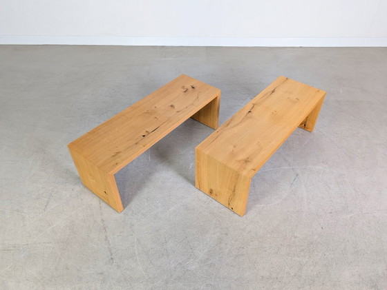 Image 1 of Set van 2 Koinor bijzettafels/bankjes, eikenhouten balk, Bewerken Vrije Beweging