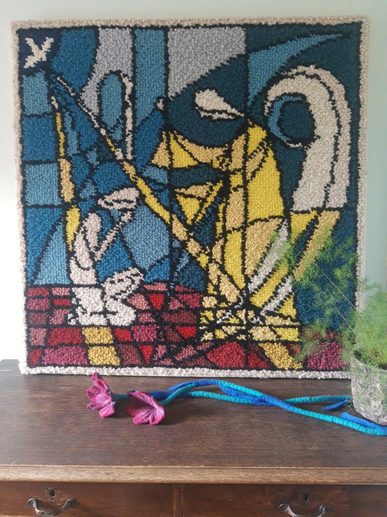 Image 1 of Wunderschönes, großes Retro-Textilkunstwerk aus Wolle aus Smyrna mit dem Titel „Verkündigung“.