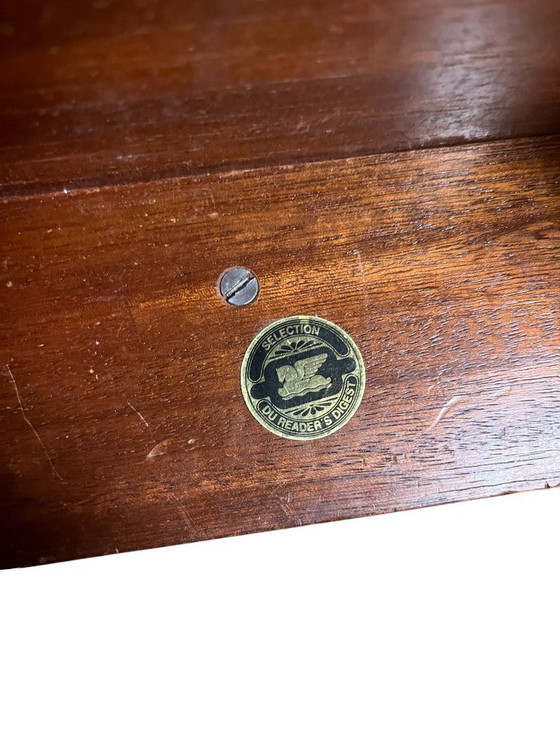 Image 1 of Flacher Schreibtisch aus Mahagoni im Stil Louis XVI., Lederplatte und Bronzeverzierungen