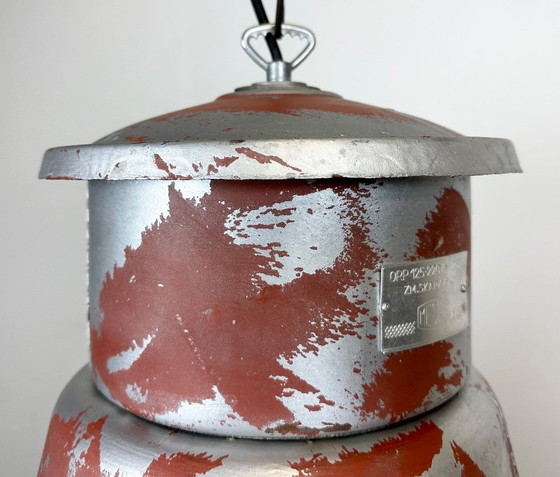 Image 1 of Suspension industrielle en forme de cage avec abat-jour en verre, de Mesko, années 1970