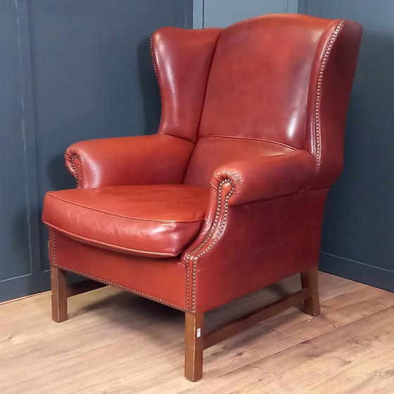 Image 1 of Grande poltrona inglese con ala a sbalzo rivestita in pelle di pecora