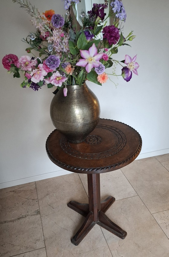 Image 1 of MESA ANTIGUA DE ROBLE TALLADO