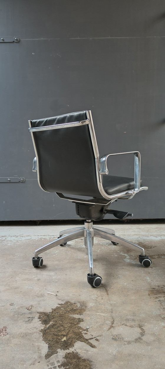 Image 1 of Lucy Italia light softpad in de style van Eames Vitra 