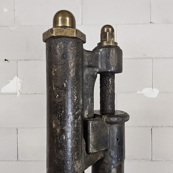 Image 1 of Machine à bouchonner les bouteilles Cirier Pavard Paris en fer forgé ancien / presse à bouchonner / presse à embouteiller