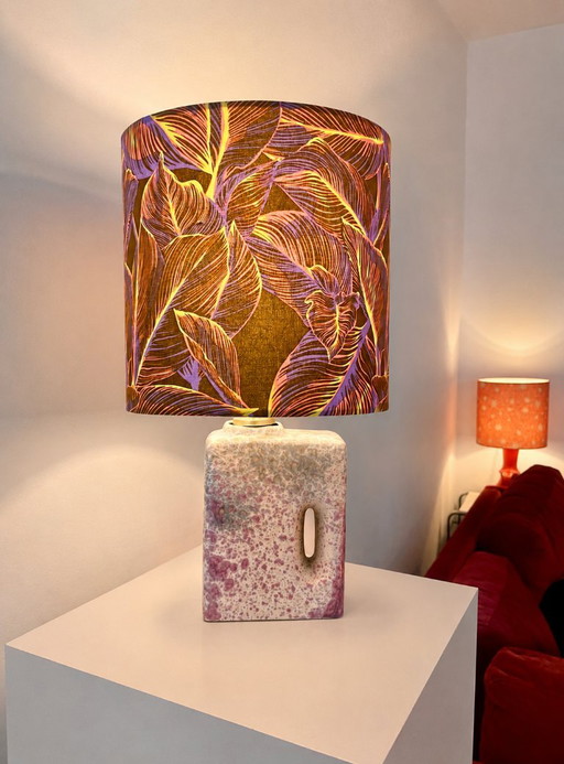 Übelacker tafellamp - batterijgevoede lamp op een haardvaas met botanische lampenkap | 42 cm – tafellampen, Brass, Ceramic