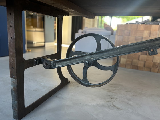 Image 1 of Table de salle à manger industrielle unique