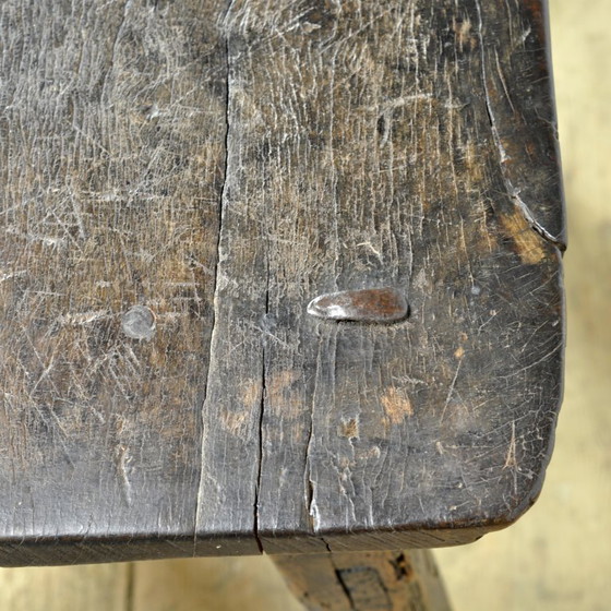 Image 1 of Mesita auxiliar española de roble, siglo XVIII.