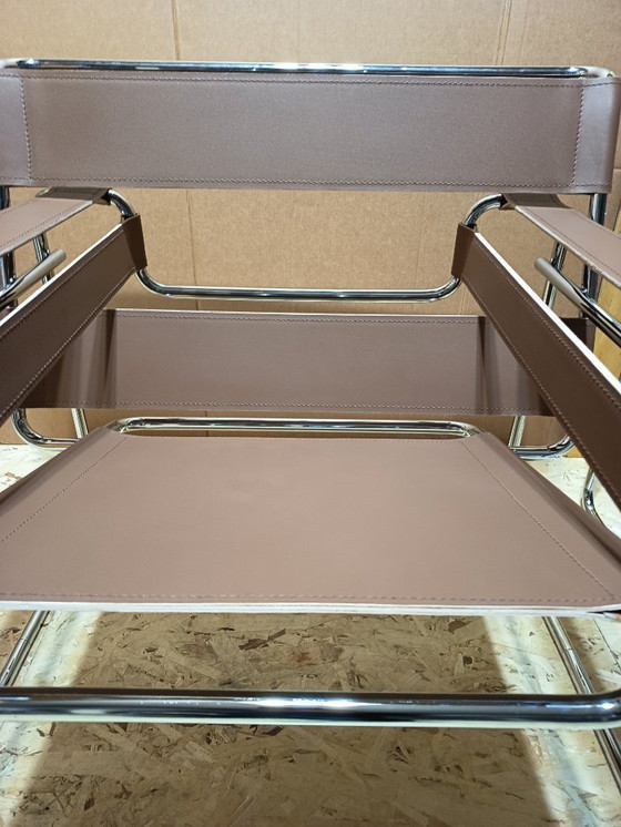 Image 1 of Poltrone Knoll Wassily B3 2 nuove/usate in pelle color noce di Marcel Breuer € 4.400
