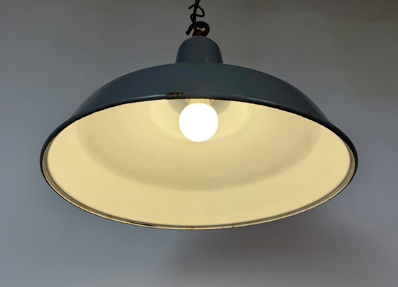 Industrial British Grey Enamel Factory Pendant Lamp, 1960s – Iron (photo 10 of 17)