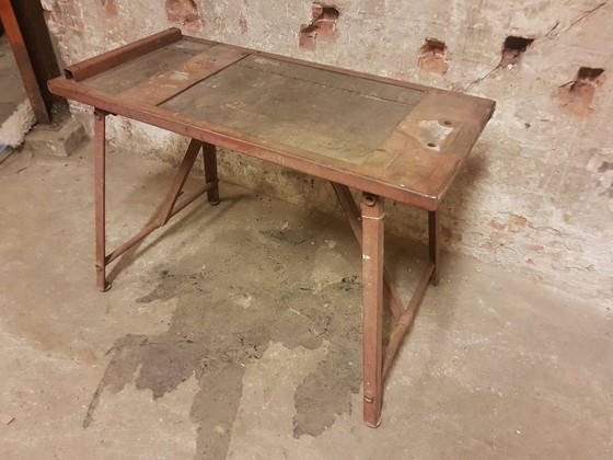 Image 1 of Mesa de trabajo industrial francesa de acero / banco de trabajo / plegable