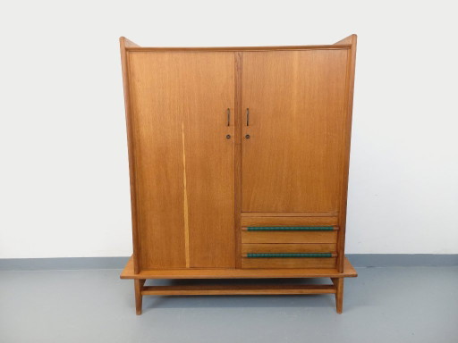 Vintage-Kleiderschrank aus Eichenholz aus den 1950er oder 60er Jahren