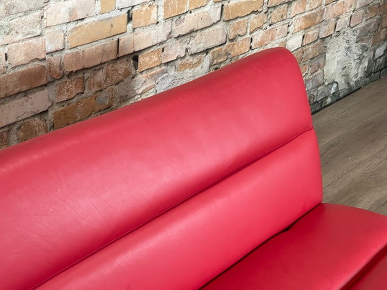 Artifort C683 – Rood Skai | Kho Liang Ie – 2 zitsbanken, Metal (photo 4 of 8)