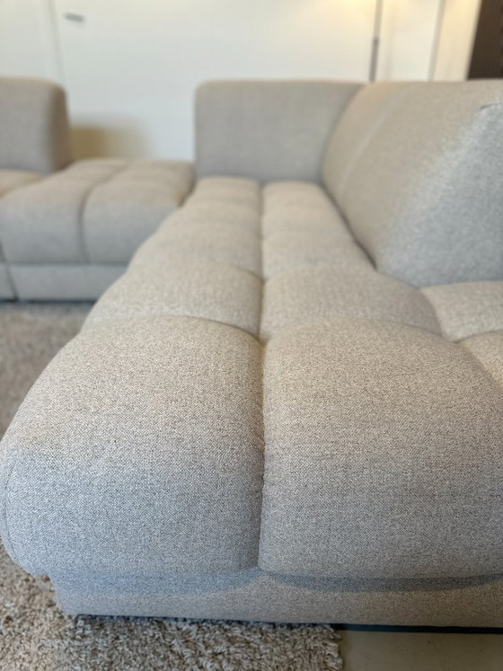 Image 1 of Beige sample sofa in mint condition, 273x216 cm