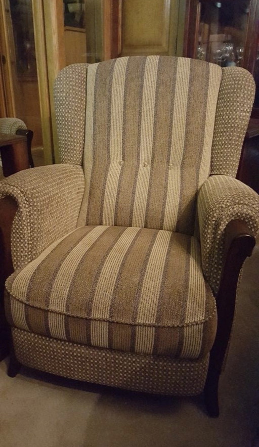 Senior bank met fauteuils