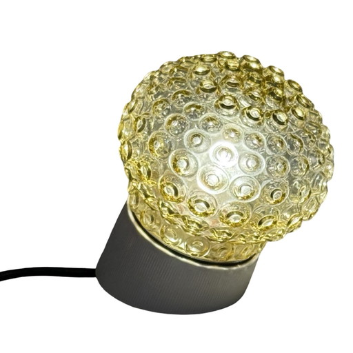 Wand-/Deckenleuchte aus Pressglas, ca. 1970er Jahre – Tschechoslowakei – Winkelmontage – Porzellan und gelbes Glas