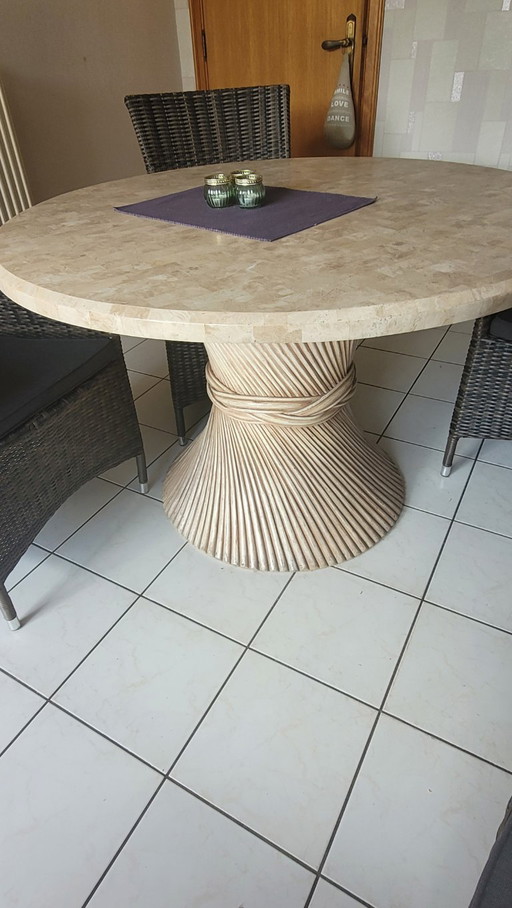 Ronde stenen tafel 