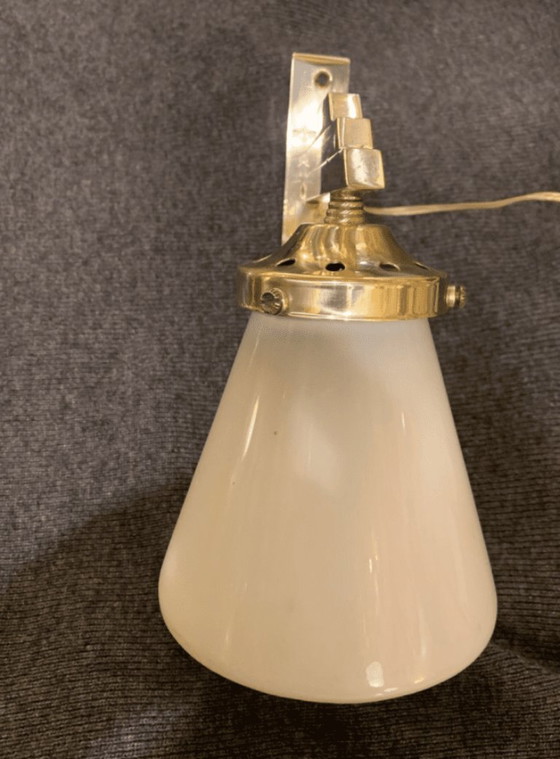 Art Deco Wandleuchte aus Messing und weißem Glas, Wandleuchten, Metall, Gold (Foto 5 von 6)
