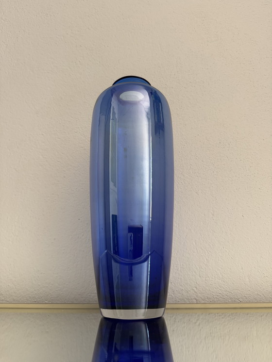 Image 1 of Blauwe iriserende kristallen vaas uit de jaren 80