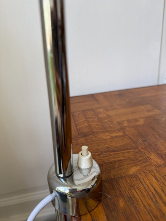 Image 1 of Oranje werkplaatslamp - bankschroefbevestiging uit de jaren 70