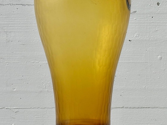 Image 1 of Vintage glazen vaas in honinggeel met aangebrachte decoratieve elementen, jaren 90.
