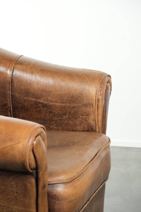Image 1 of Fauteuil confortable en peau de mouton au style intemporel