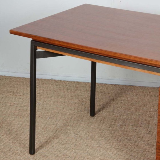 Image 1 of Scrivania vintage in legno e metallo risalente agli anni '60.