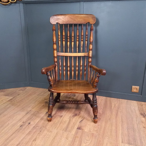 Image 1 of Niedriger antiker Bobbin-Windsor-Stuhl