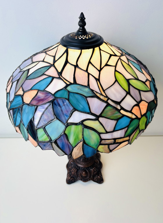 Image 1 of Lampe de table Art Déco style Tiffany, statue de femme