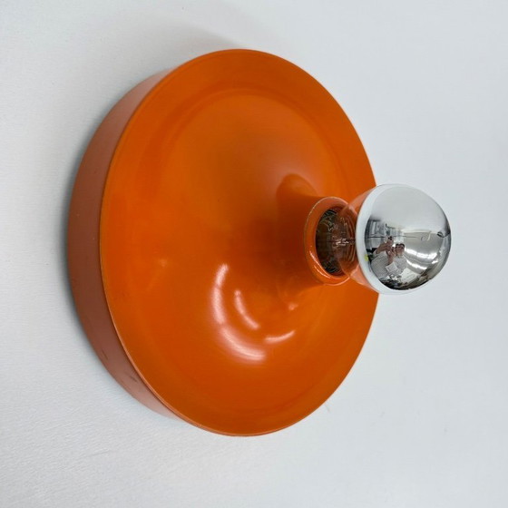 Image 1 of Mid-century design honsel oranje space age schijflamp , jaren 1970 toegeschreven aan Charlotte Perriand voor les arcs