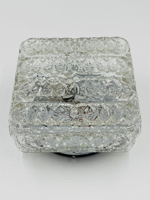 Deckenleuchte aus Glas mit Reliefdekor aus Ringen