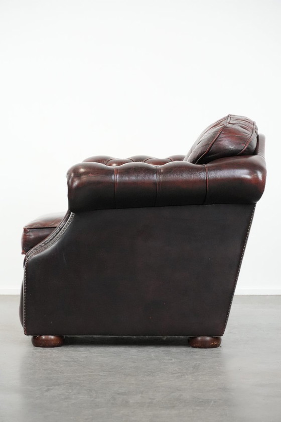 Image 1 of Poltrona Chesterfield in stile inglese in pelle di vacchetta rossa fiammata, in buone condizioni.