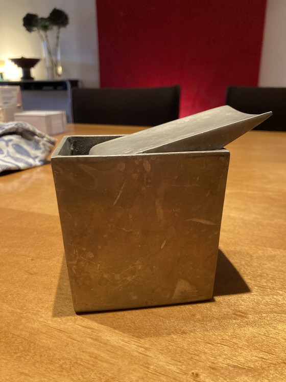 Image 1 of Philippe Starck, Ray Hollis-asbak, gesigneerd ‘Starck’ op binnenkant deksel, gebruikssporen