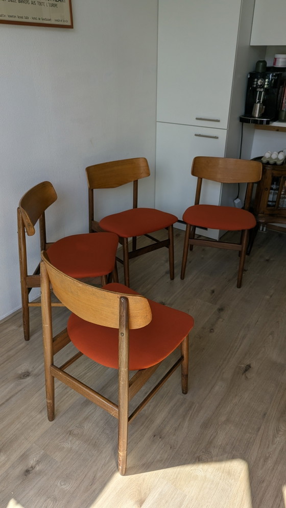 Image 1 of Lot de 4 chaises scandinaves Farstrup Møbler années 1960, assises orange en teck