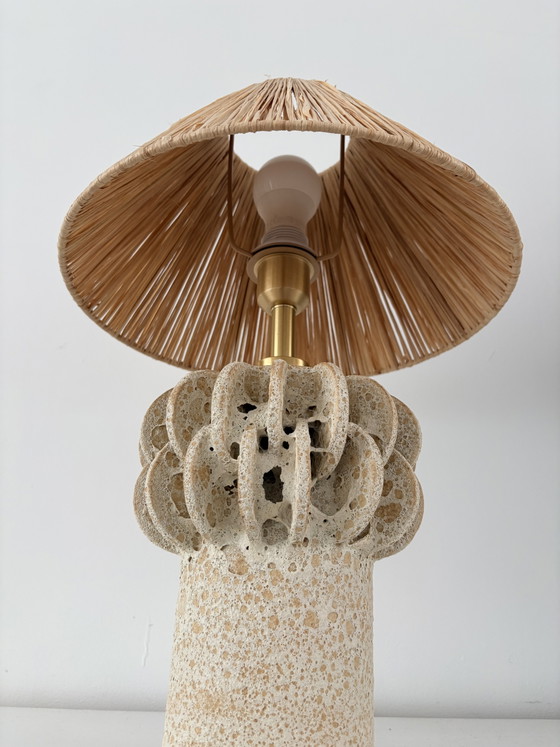 Lampada da tavolo in ceramica unica, realizzata a mano. – Lampade da tavolo (photo 2 of 5)