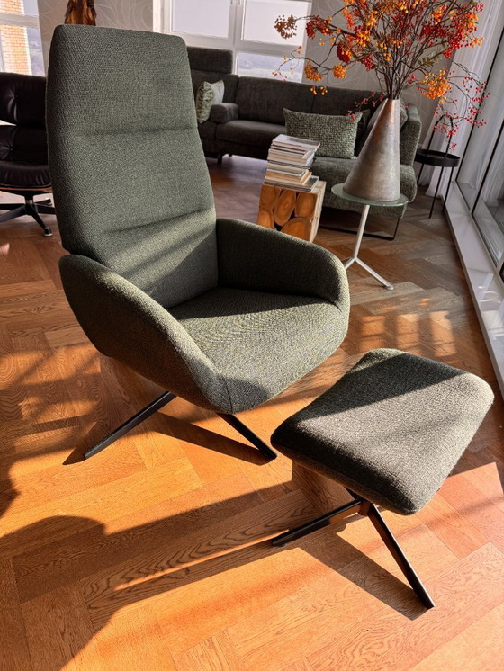 Image 1 of Poltrona girevole Montel Ergo con poggiapiedi