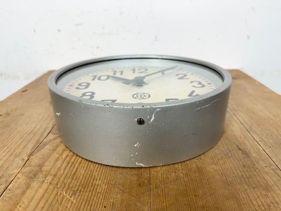 Image 1 of Grijze industriële fabriekswandklok van Chronotechna, jaren 50