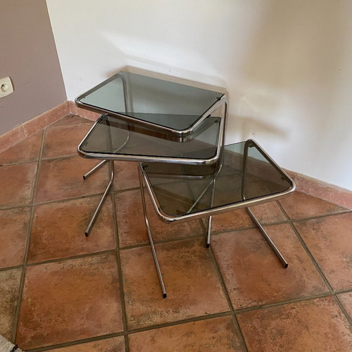 Set of 3 vintage nesting tables. 1970.