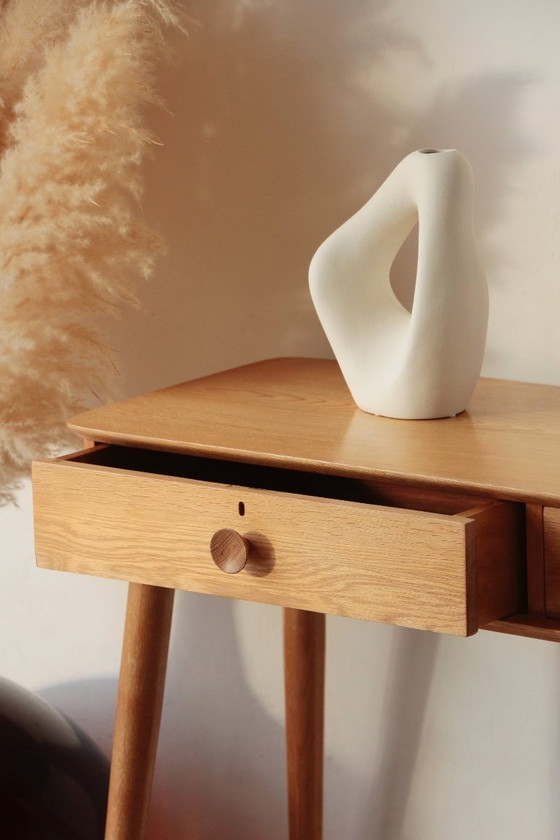 Image 1 of Console Vintage en Chêne Massif – Pieds Fuseaux & 2 Tiroirs