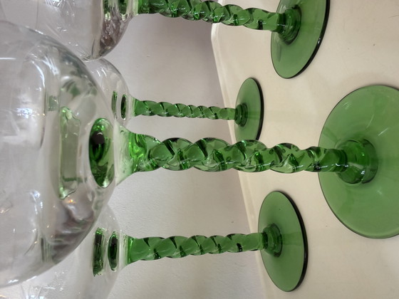 Image 1 of Set di 4 bicchieri da vino con base verde ritorta