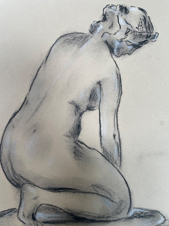 Image 1 of Disegno a carboncino firmato di una statua femminile per un calco in gesso in studio