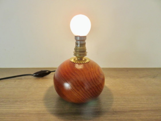 Lampada in legno chiaro e ottone, Francia, Metà del XX secolo, Lampade da tavolo, Marrone (foto 4 di 7)