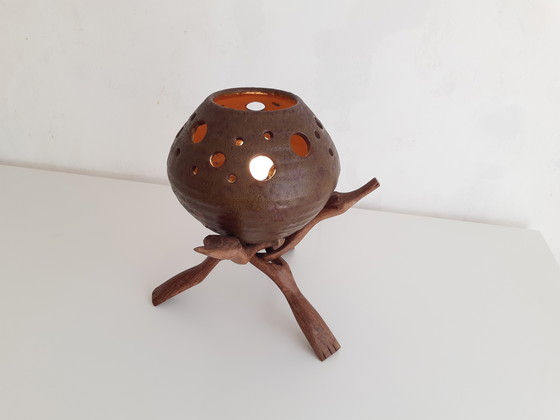Image 1 of Lampe de table vintage en céramique avec base en teck sculpté