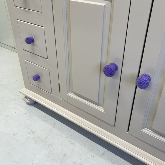 Image 1 of Cómoda sólida Restyle arena y pomos HK living