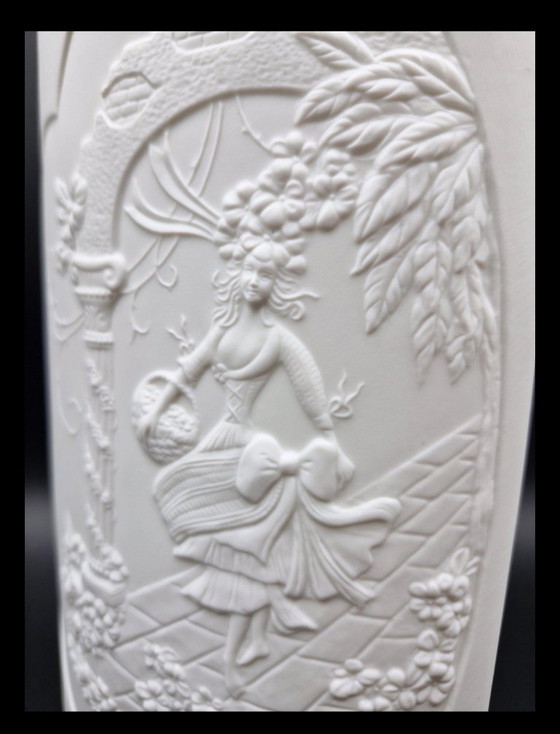 Image 1 of Vintage AK Kaiser porcelain relief vase – Manfred Frey – Model 0315