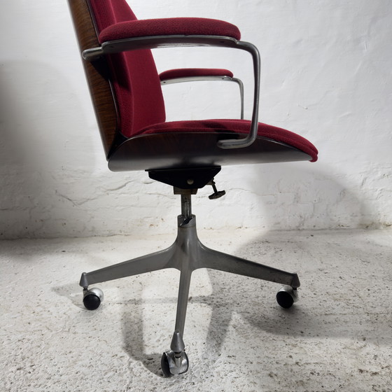 Image 1 of President Mim bureaustoel, jaren 196019