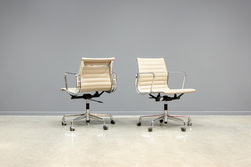 Eames EA117 office chair, 6x