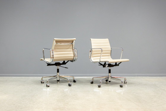 Image 1 of Silla de oficina Eames EA117, 6x