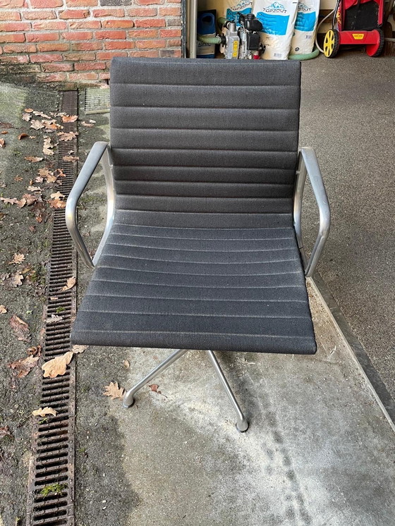 Image 1 of 3 Eames 108 stoelen