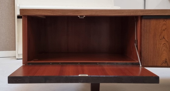 Image 1 of Credenza bassa di metà secolo